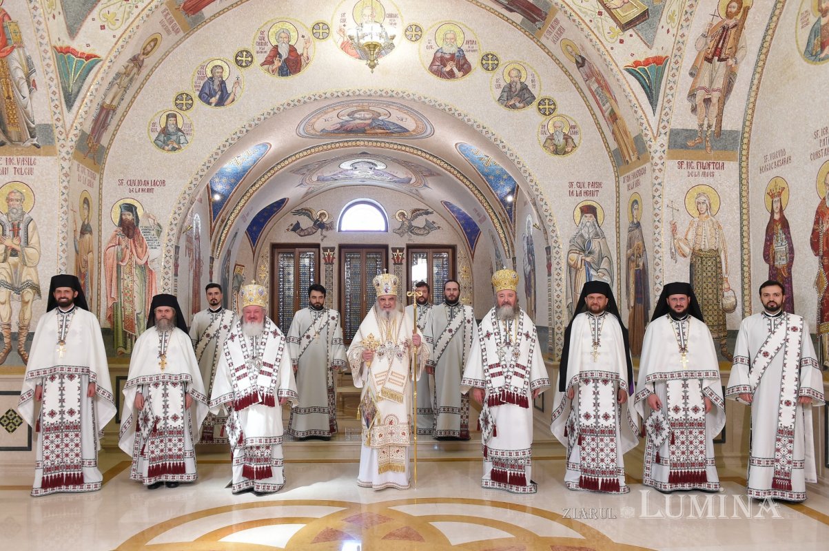 „Înălţat la ceruri, Hristos Domnul este prezent în Biserică prin harul Duhului Sfânt” 173422