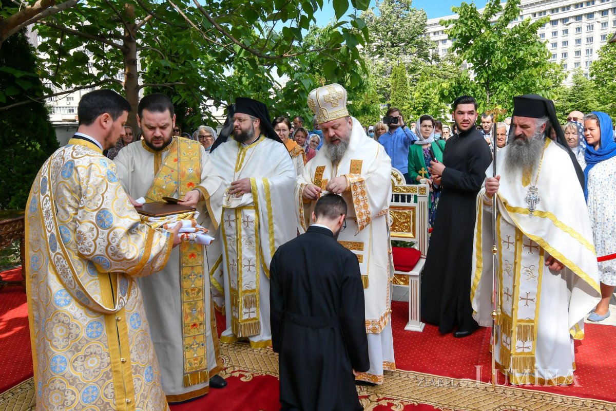 Sărbătorirea hramului principal al Catedralei Naționale la paraclisul din vecinătate 173483