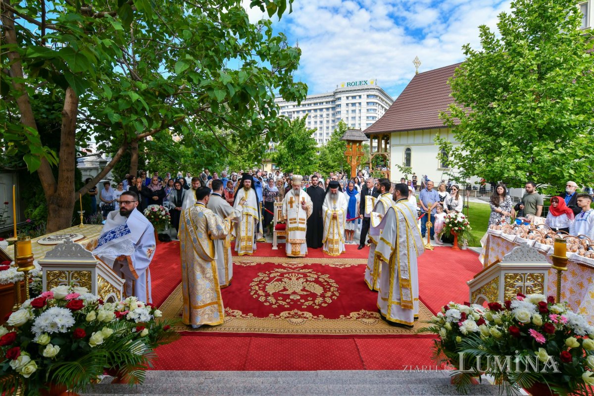 Sărbătorirea hramului principal al Catedralei Naționale la paraclisul din vecinătate 173492