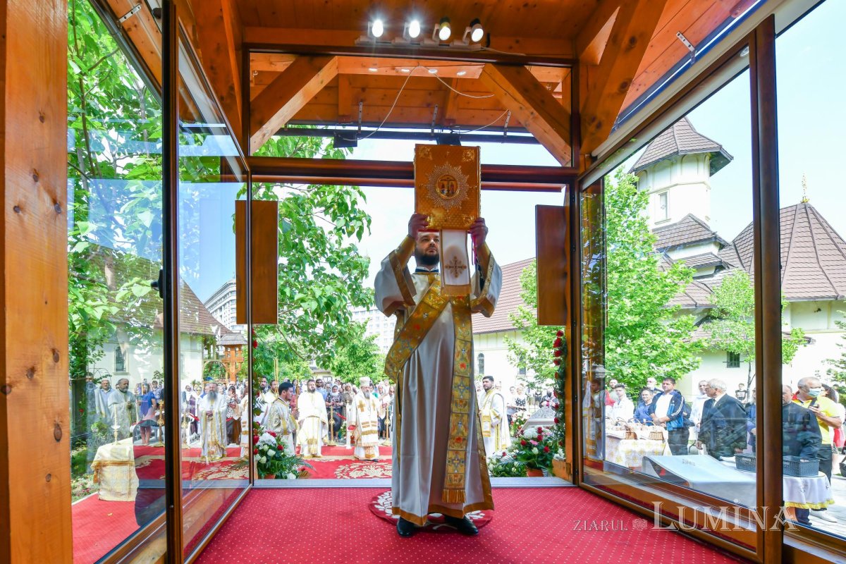 Sărbătorirea hramului principal al Catedralei Naționale la paraclisul din vecinătate 173494
