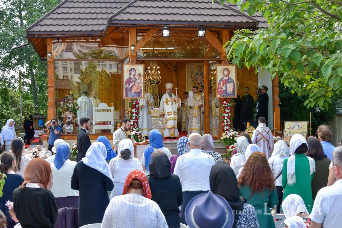 Sărbătorirea hramului principal al Catedralei Naționale la paraclisul din vecinătate 173505