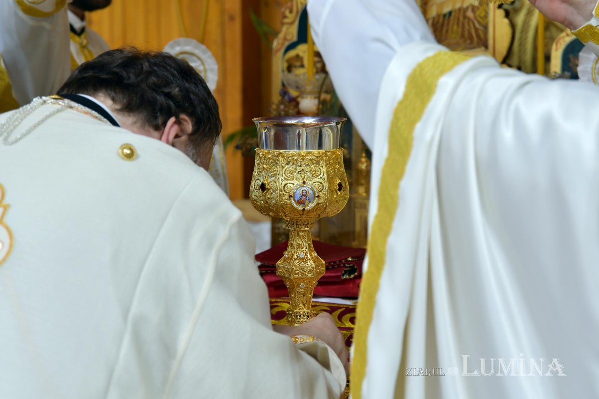 Sărbătorirea hramului principal al Catedralei Naționale la paraclisul din vecinătate 173520