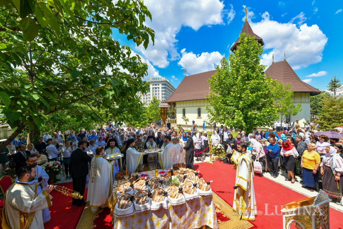 Sărbătorirea hramului principal al Catedralei Naționale la paraclisul din vecinătate 173527