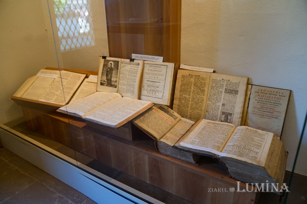 Manifestări culturale la Iași cu prilejul împlinirii a 380 de ani de la aducerea moaştelor Sfintei Cuvioase Parascheva 173730