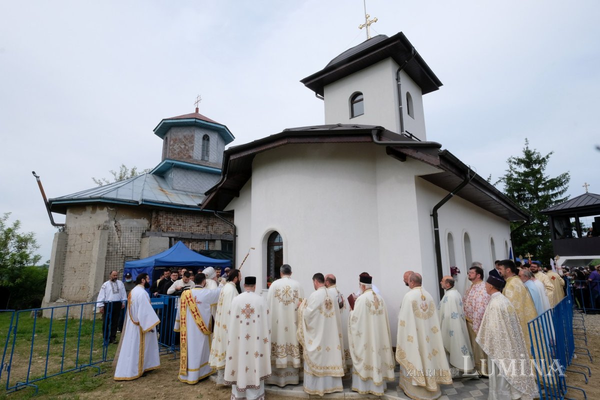 Biserica din comuna prahoveană Tătaru a fost sfinţită 173785