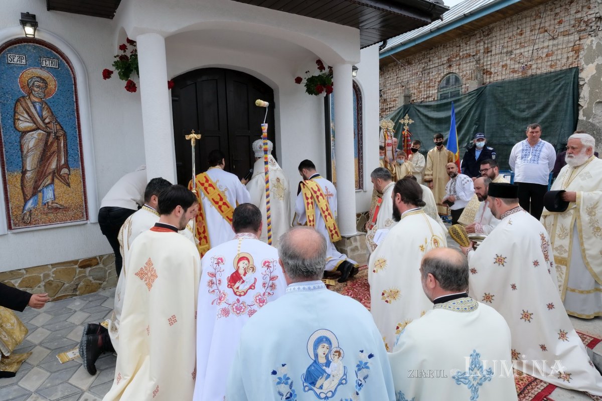 Biserica din comuna prahoveană Tătaru a fost sfinţită 173790