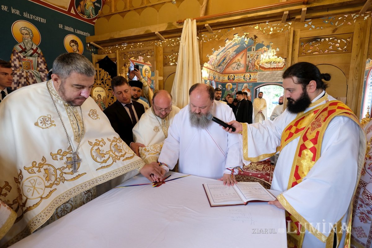 Biserica din comuna prahoveană Tătaru a fost sfinţită 173796