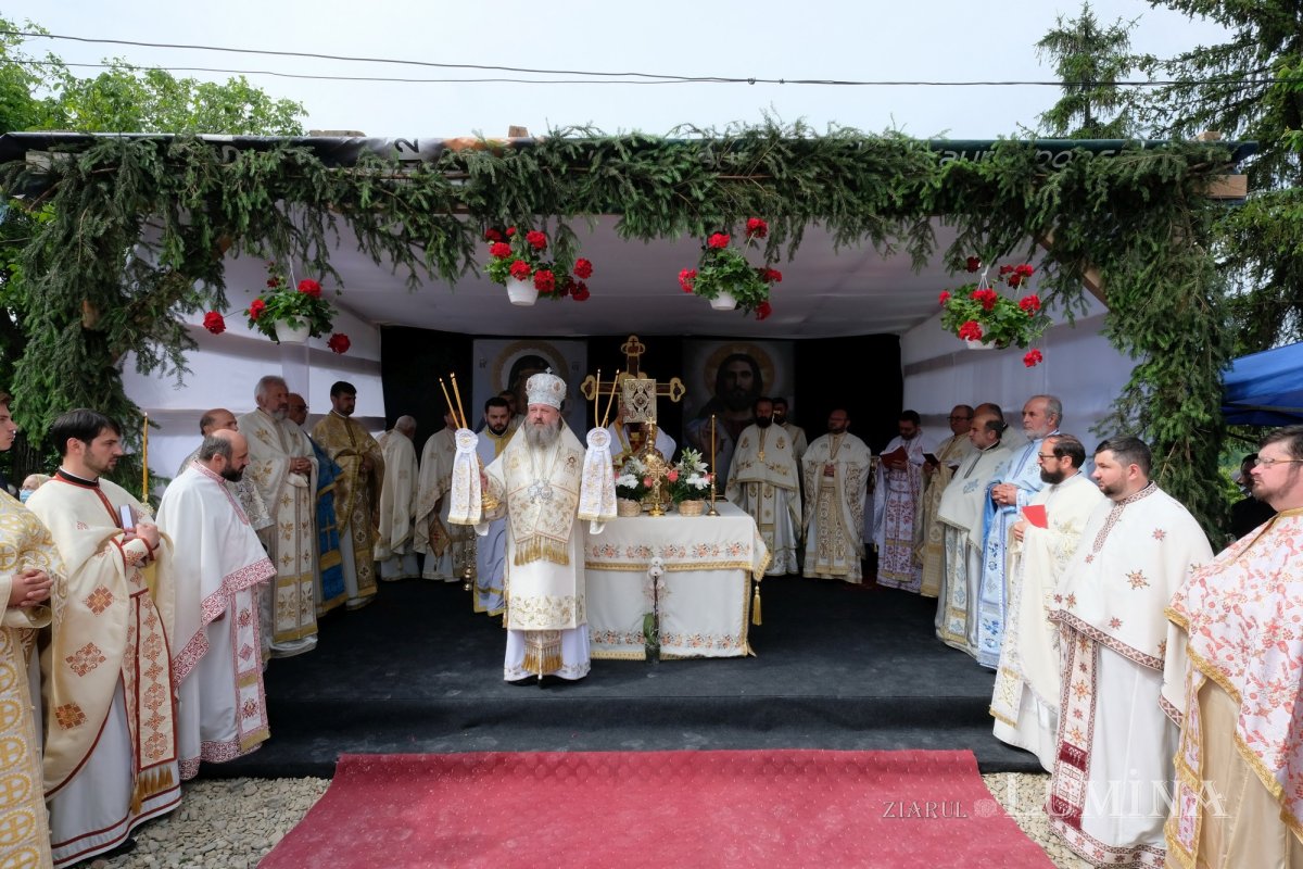 Biserica din comuna prahoveană Tătaru a fost sfinţită 173808
