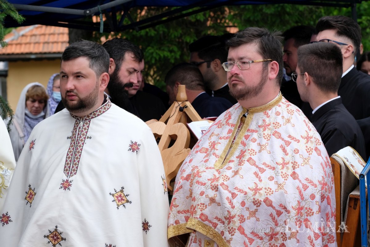 Biserica din comuna prahoveană Tătaru a fost sfinţită 173813