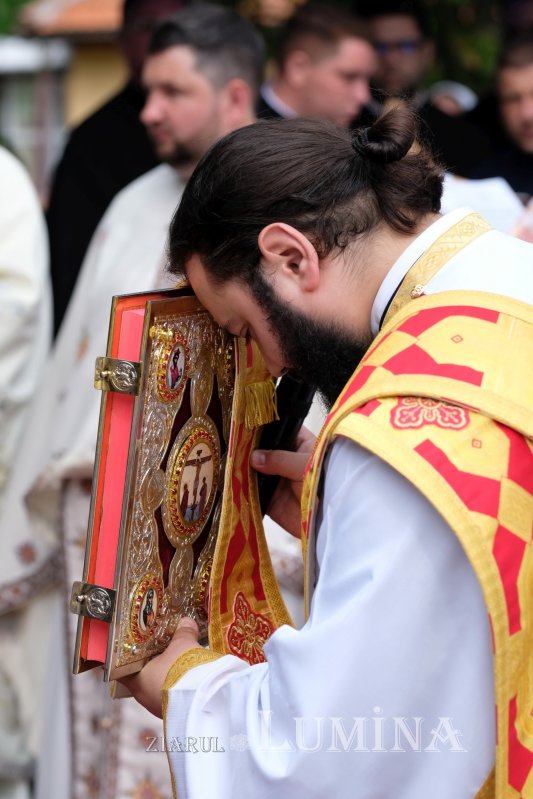 Biserica din comuna prahoveană Tătaru a fost sfinţită 173814