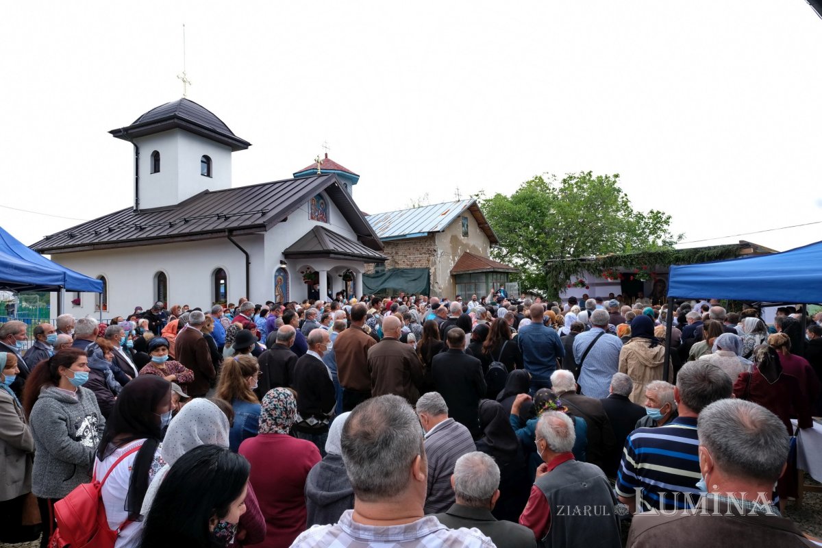 Biserica din comuna prahoveană Tătaru a fost sfinţită 173817