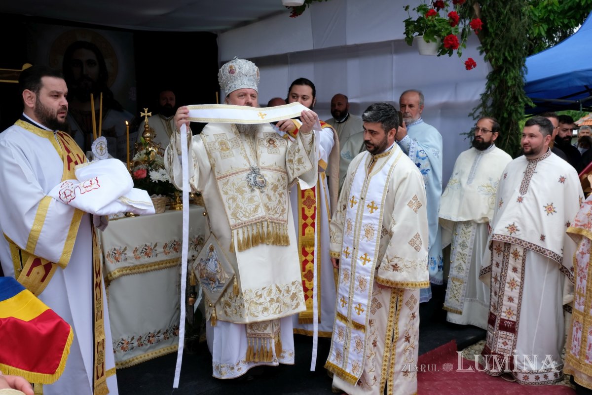 Biserica din comuna prahoveană Tătaru a fost sfinţită 173818