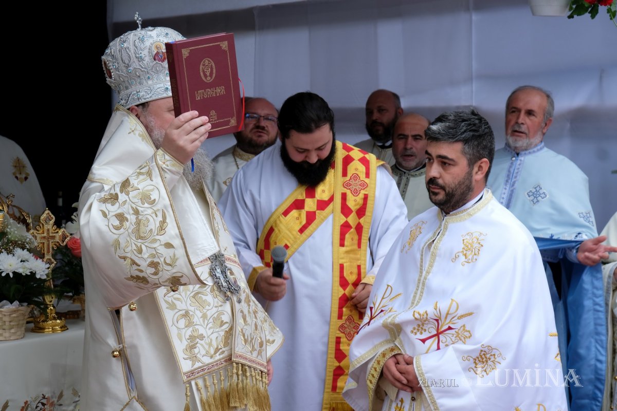 Biserica din comuna prahoveană Tătaru a fost sfinţită 173819