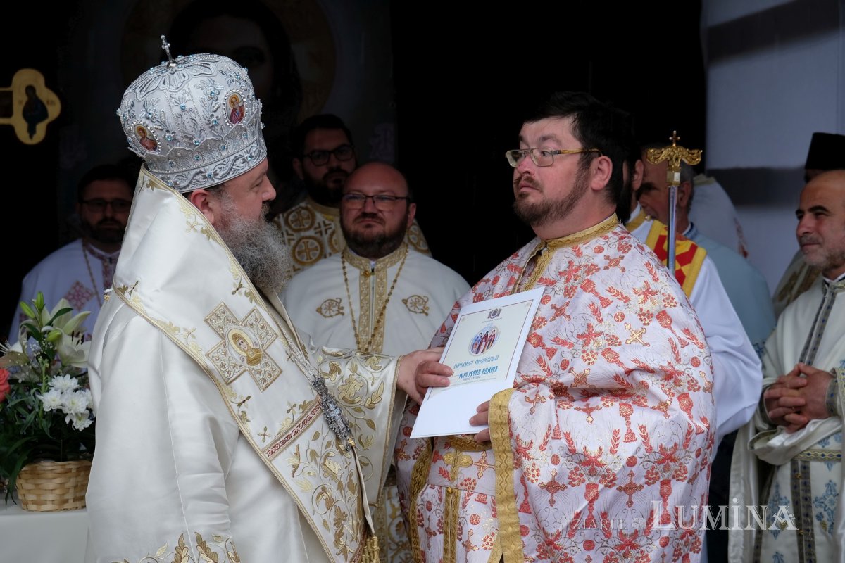 Biserica din comuna prahoveană Tătaru a fost sfinţită 173821