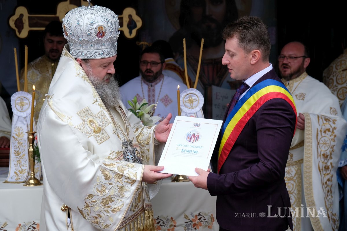 Biserica din comuna prahoveană Tătaru a fost sfinţită 173822