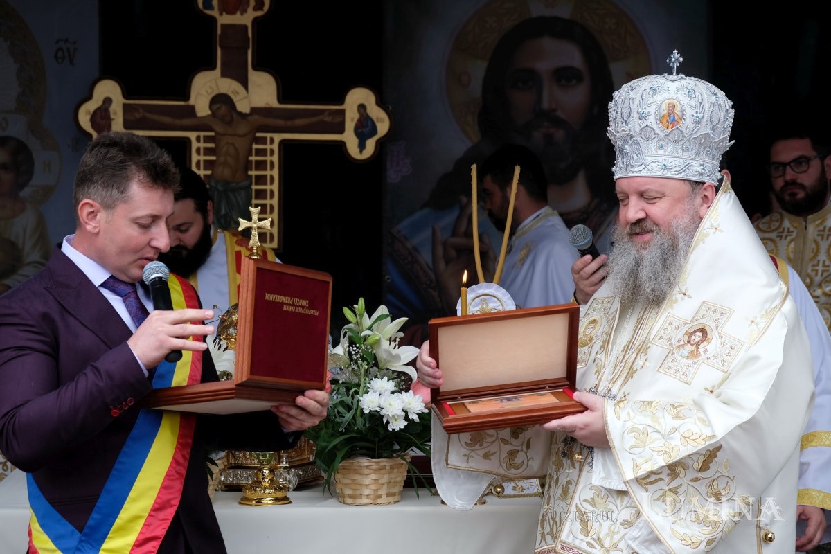 Biserica din comuna prahoveană Tătaru a fost sfinţită 173823