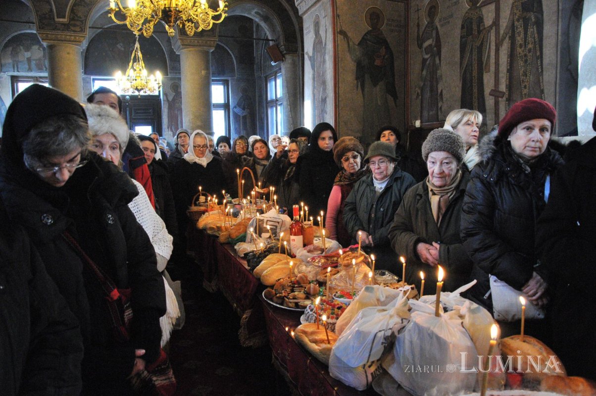 Pomenirea generală a celor adormiți în Sâmbăta Moșilor de vară  174438