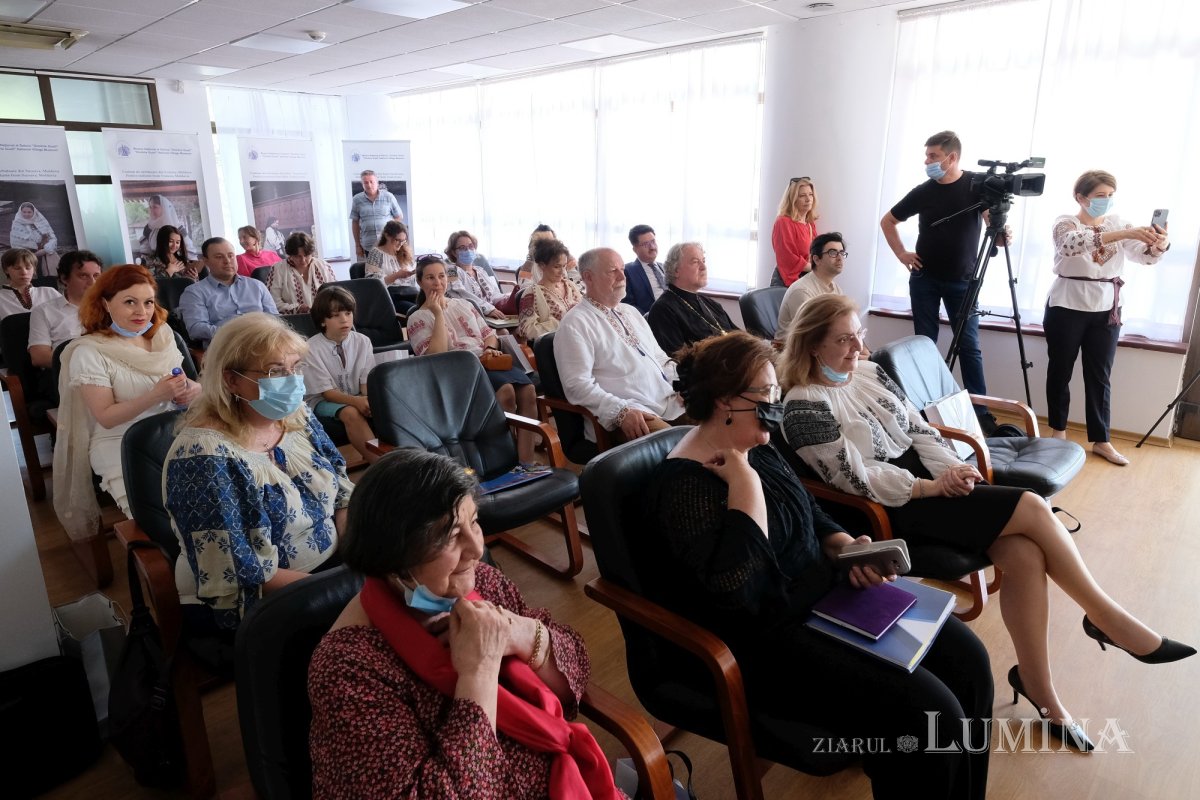 Masă rotundă pentru promovarea artei cămăşii cu altiță 175027