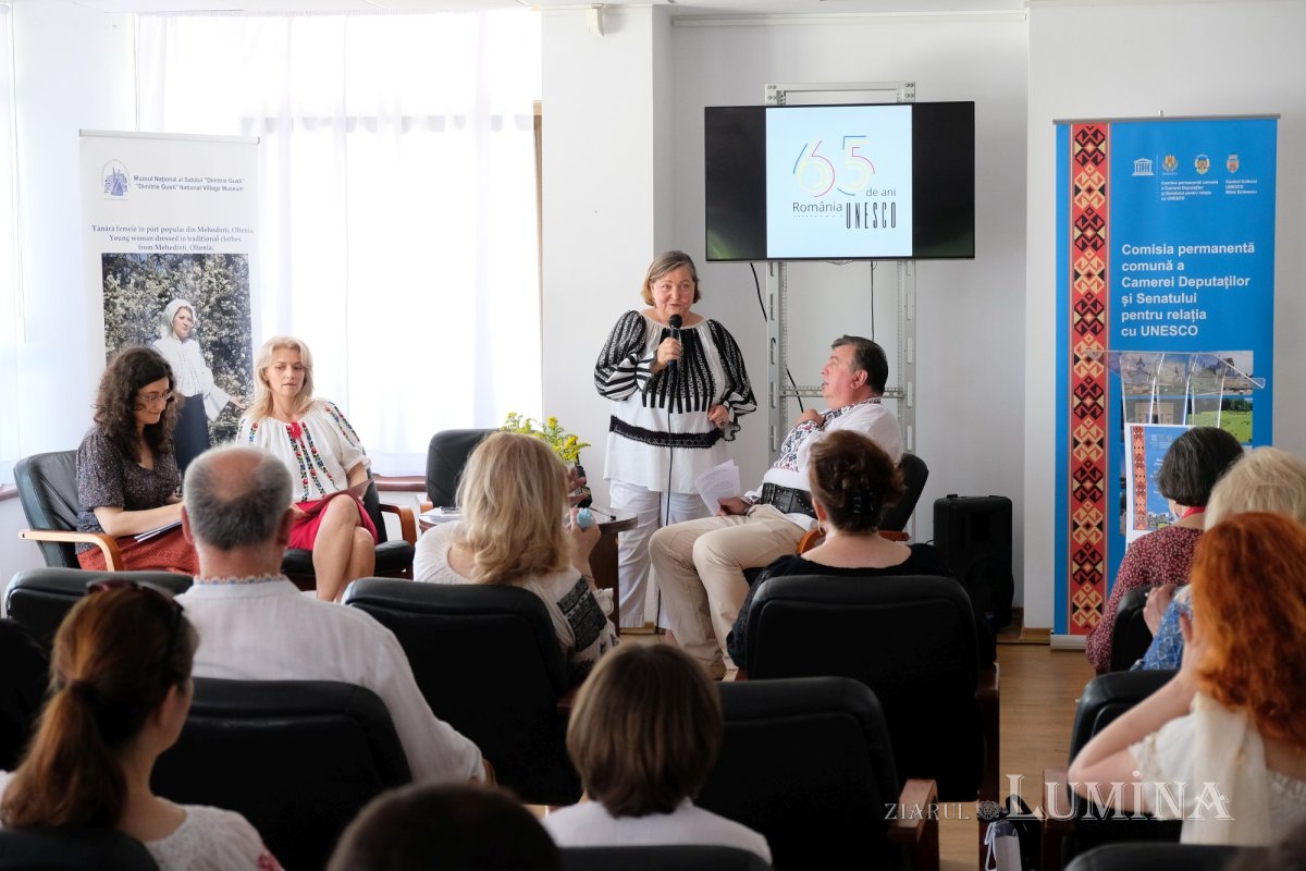 Masă rotundă pentru promovarea artei cămăşii cu altiță 175028