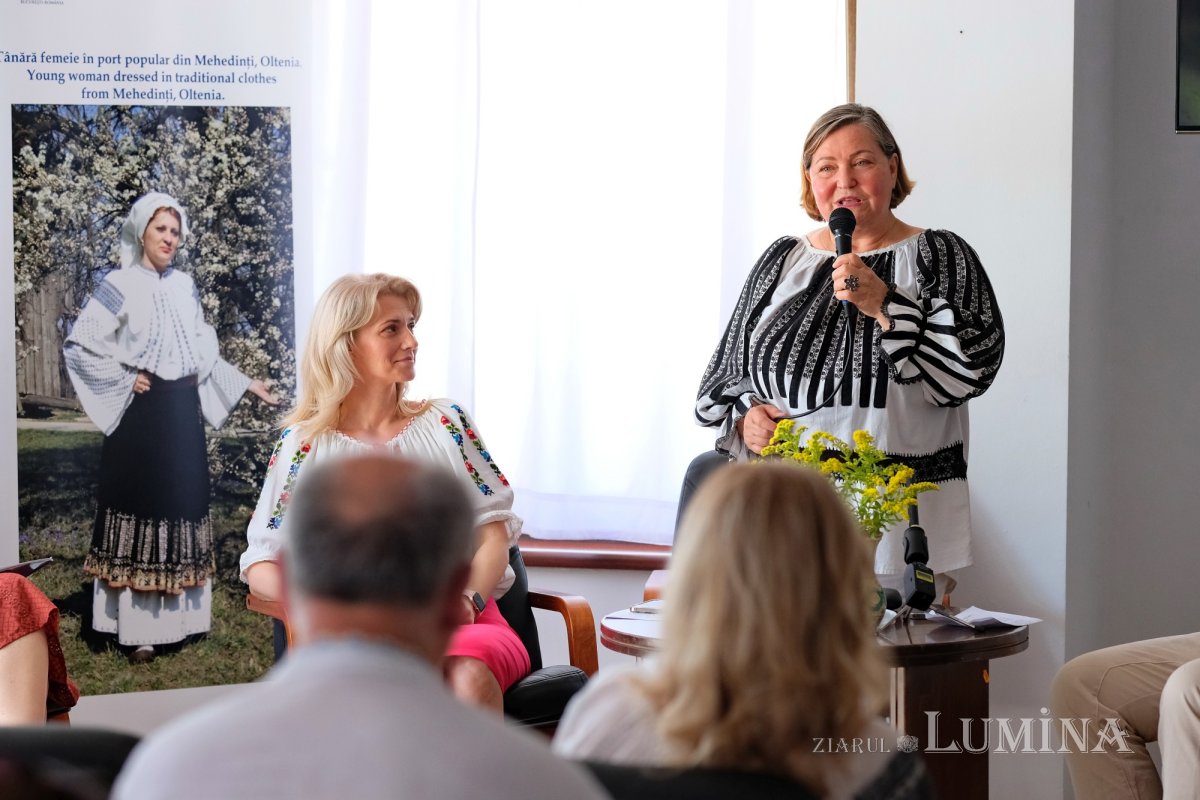 Masă rotundă pentru promovarea artei cămăşii cu altiță 175032