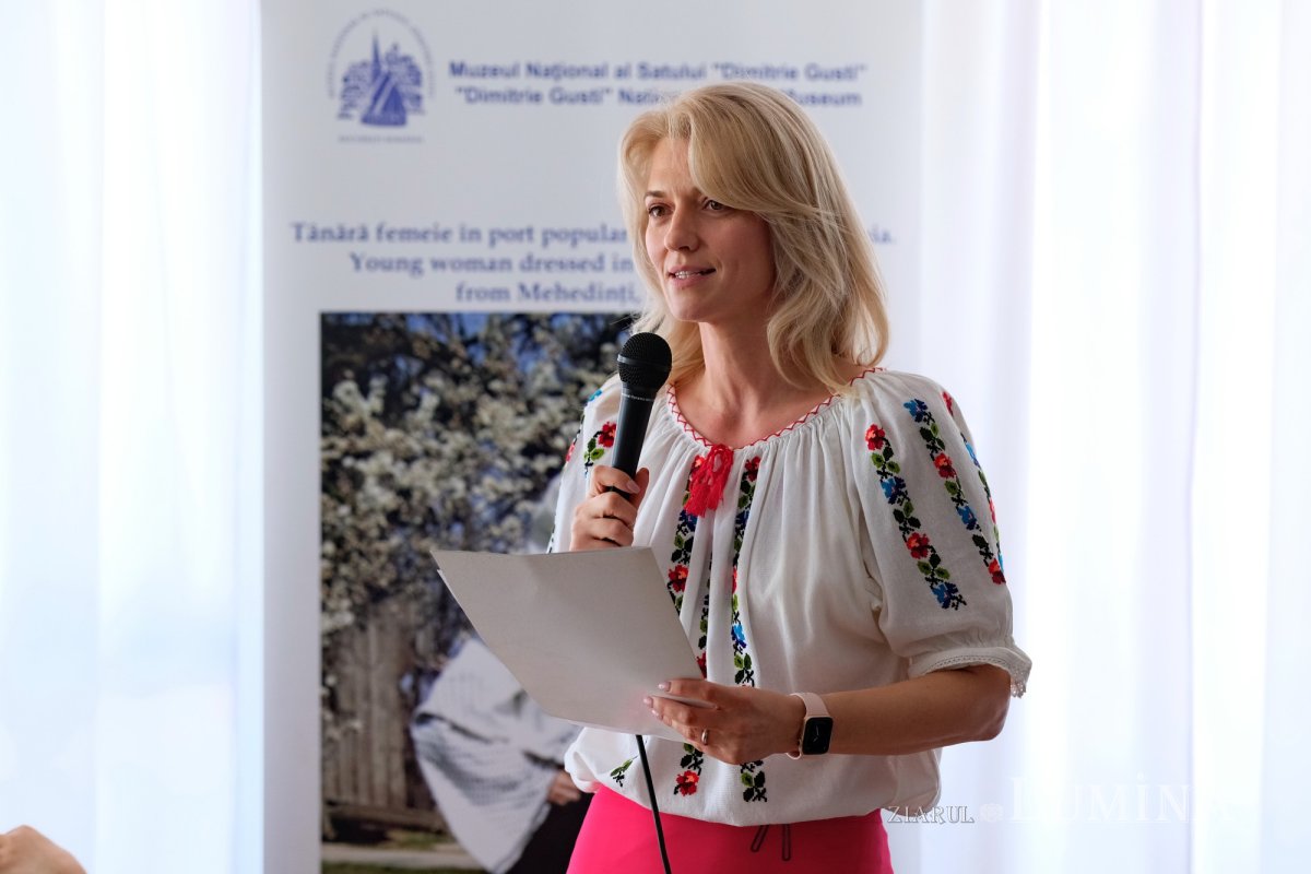 Masă rotundă pentru promovarea artei cămăşii cu altiță 175036