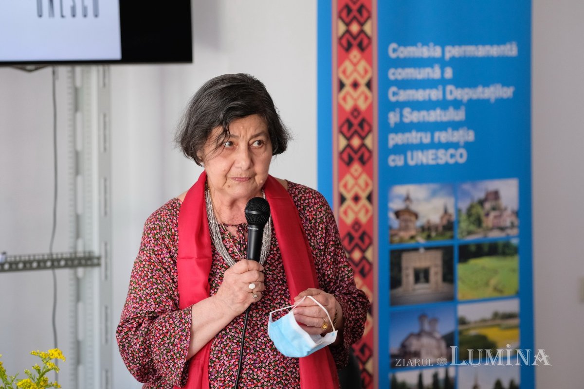 Masă rotundă pentru promovarea artei cămăşii cu altiță 175039