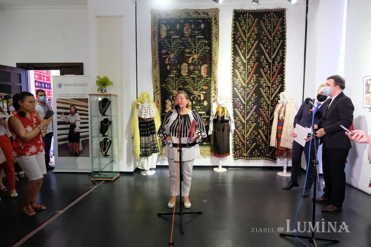 Masă rotundă pentru promovarea artei cămăşii cu altiță 175041