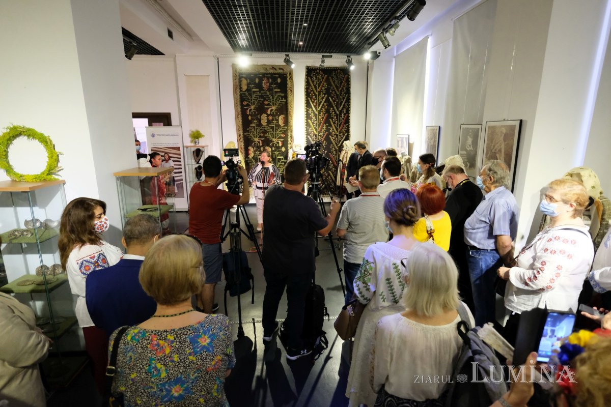 Masă rotundă pentru promovarea artei cămăşii cu altiță 175042