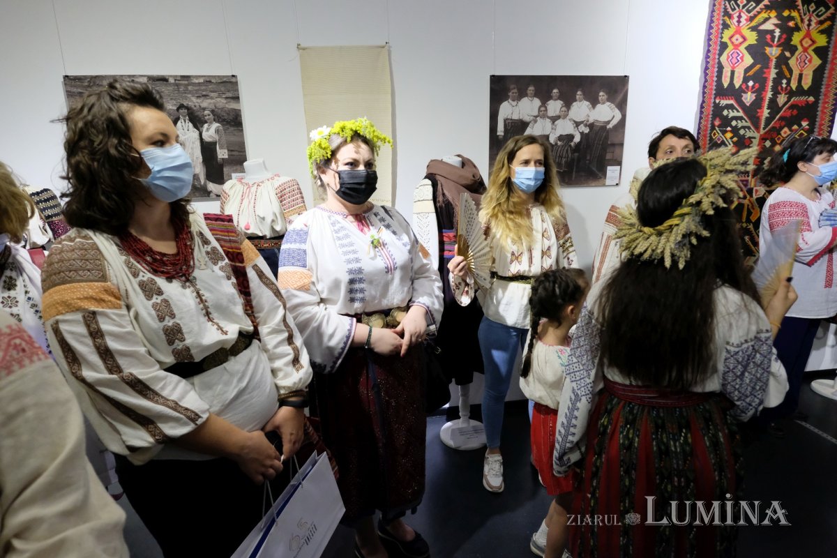 Masă rotundă pentru promovarea artei cămăşii cu altiță 175043