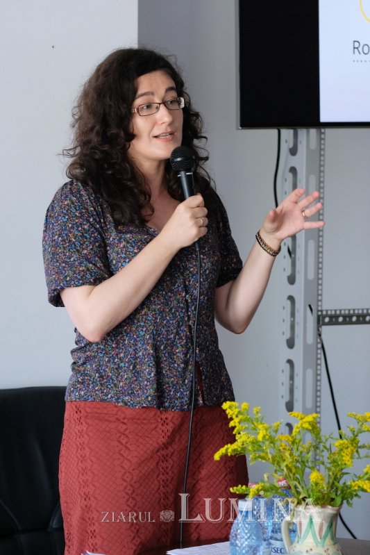 Masă rotundă pentru promovarea artei cămăşii cu altiță 175044