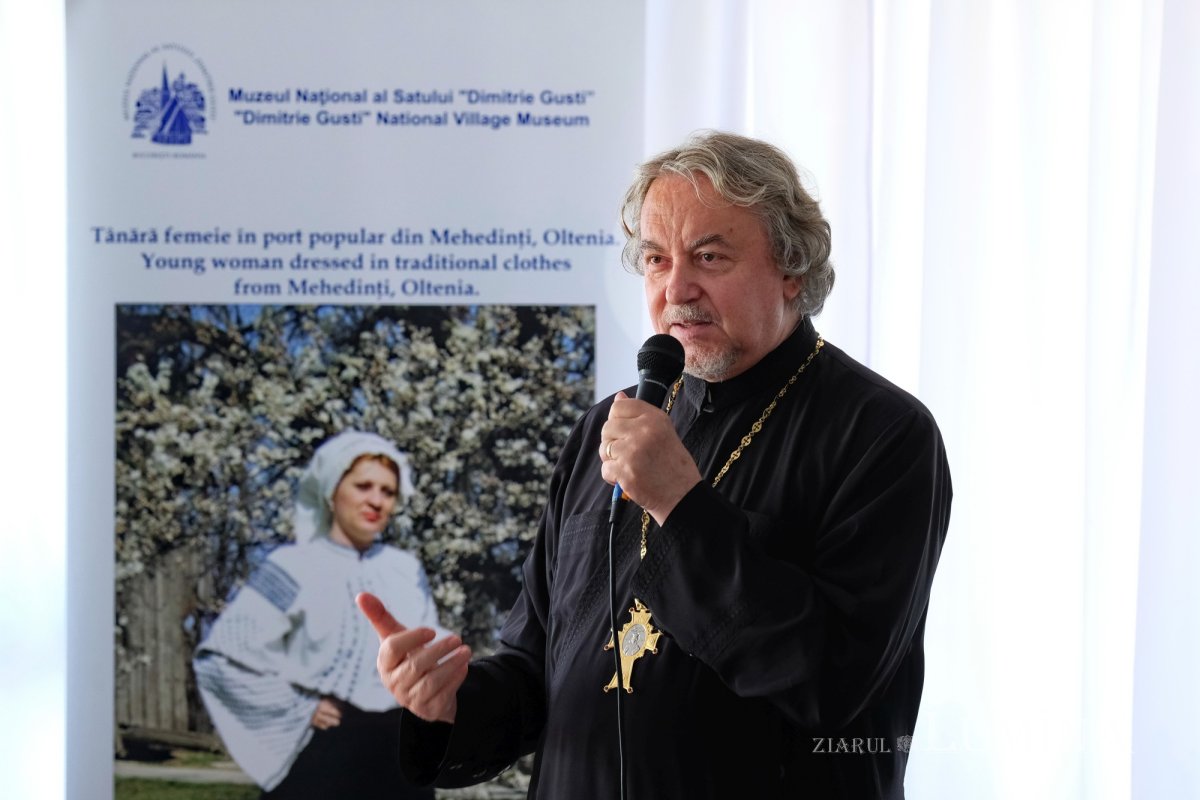 Masă rotundă pentru promovarea artei cămăşii cu altiță 175045