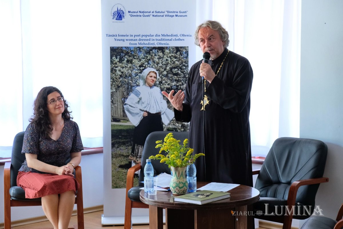 Masă rotundă pentru promovarea artei cămăşii cu altiță 175046