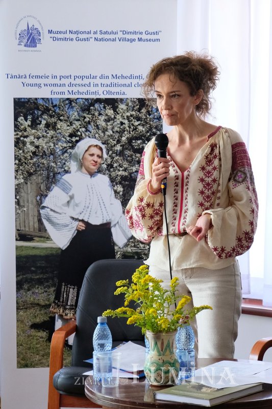 Masă rotundă pentru promovarea artei cămăşii cu altiță 175047