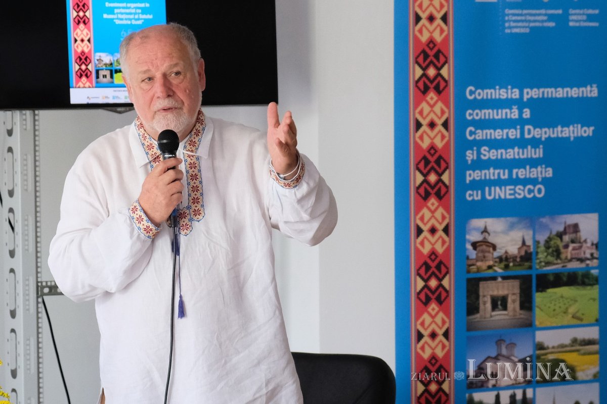 Masă rotundă pentru promovarea artei cămăşii cu altiță 175048