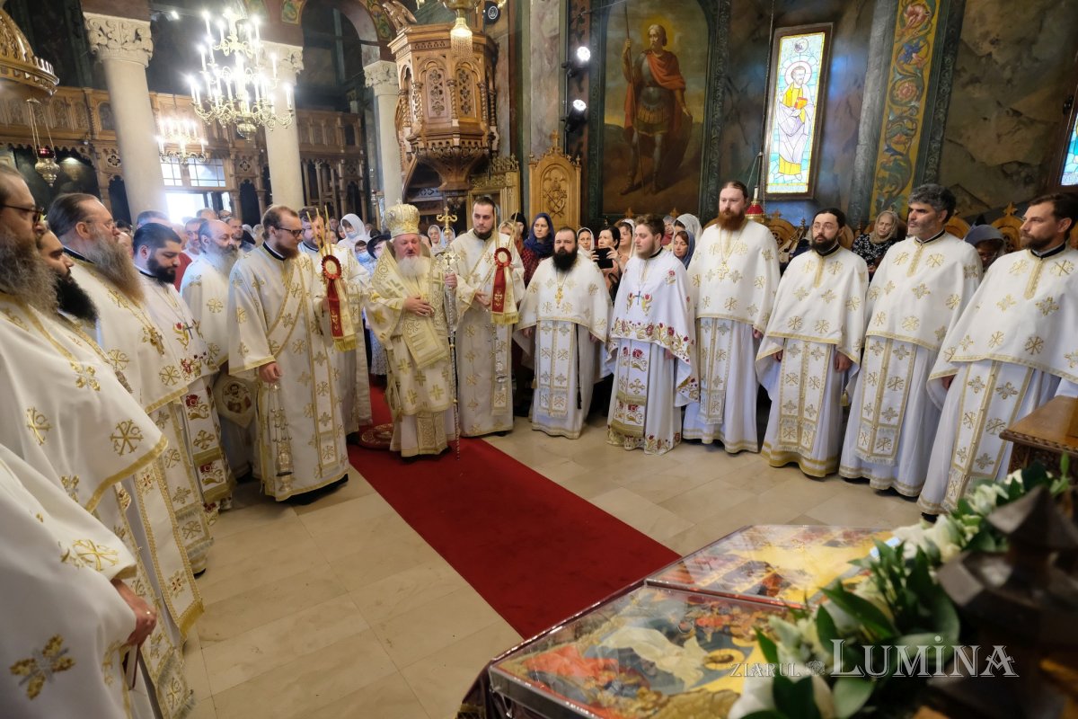 Ctitoria Mitropolitului Antim Ivireanul din Bucureşti şi-a sărbătorit hramul istoric 175223
