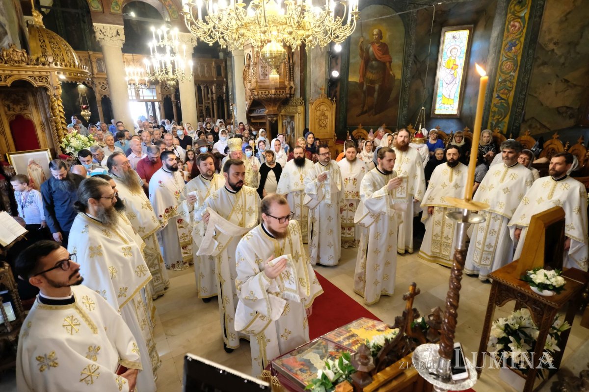 Ctitoria Mitropolitului Antim Ivireanul din Bucureşti şi-a sărbătorit hramul istoric 175228