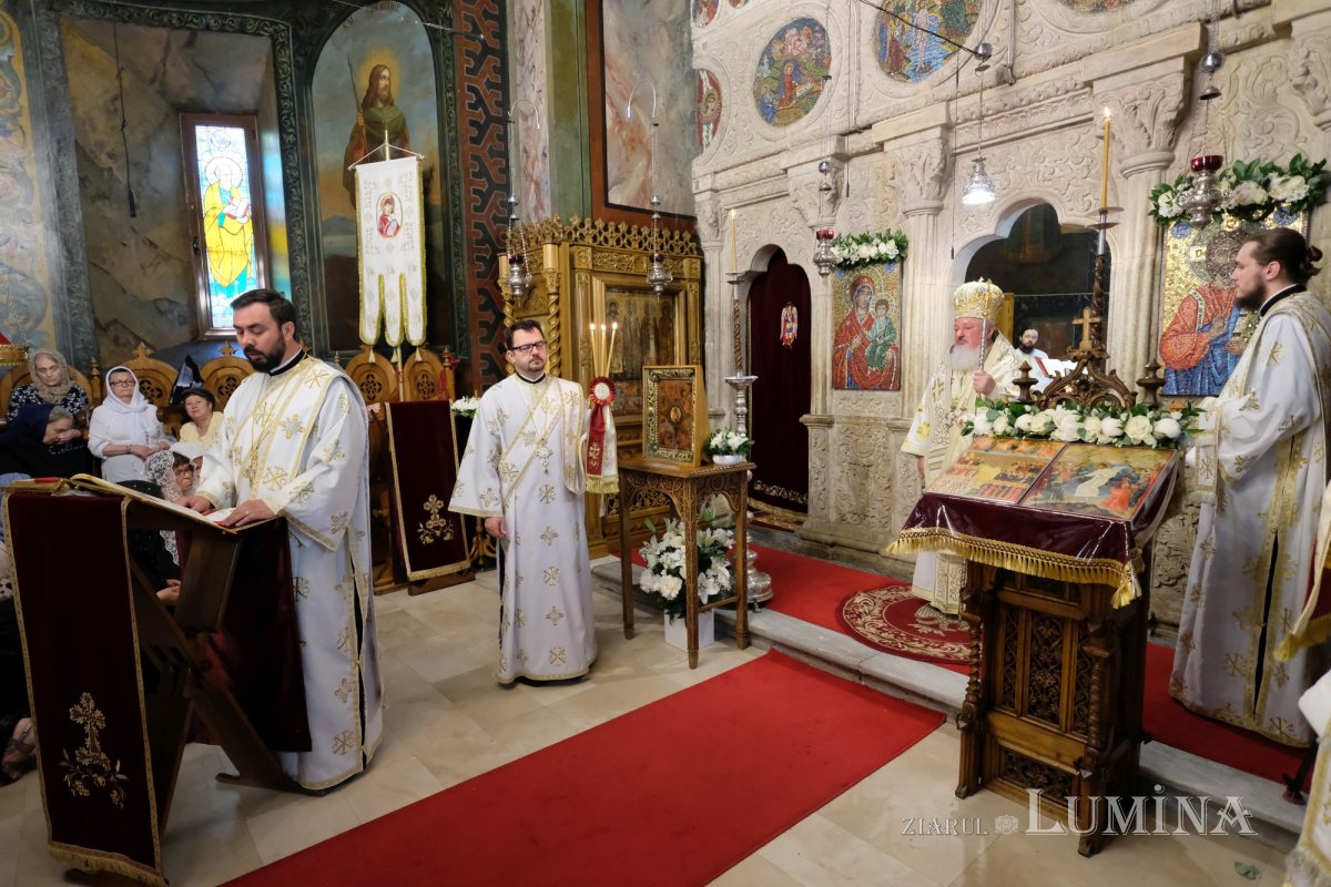 Ctitoria Mitropolitului Antim Ivireanul din Bucureşti şi-a sărbătorit hramul istoric 175245