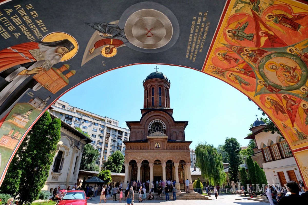 Ctitoria Mitropolitului Antim Ivireanul din Bucureşti şi-a sărbătorit hramul istoric 175247