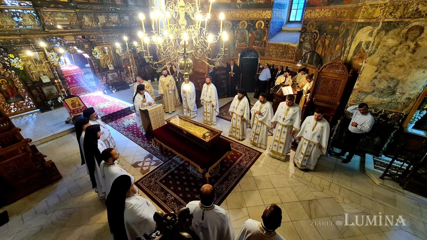 Taina Sfântului Maslu de obște la hramul Catedralei Arhiepiscopale din Suceava 175276