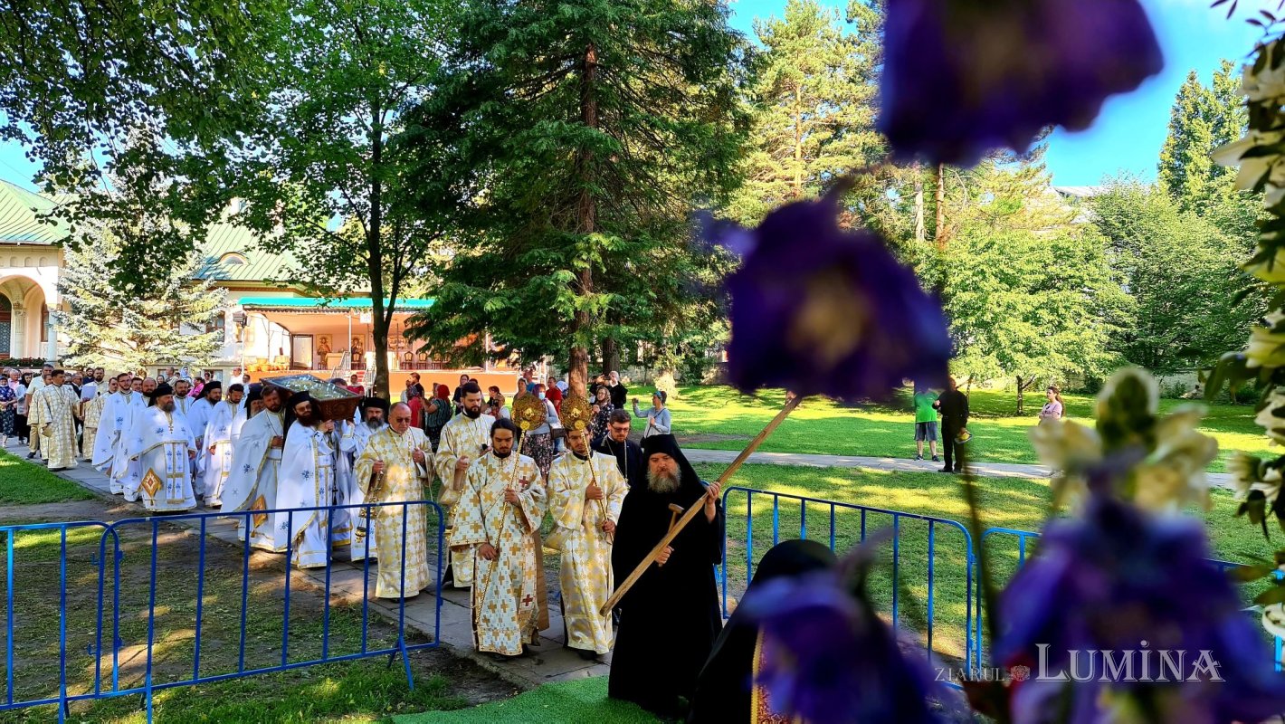 Taina Sfântului Maslu de obște la hramul Catedralei Arhiepiscopale din Suceava 175279