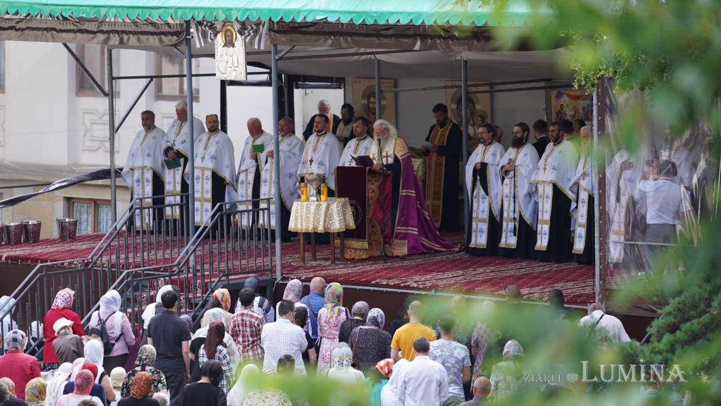 Taina Sfântului Maslu de obște la hramul Catedralei Arhiepiscopale din Suceava 175281