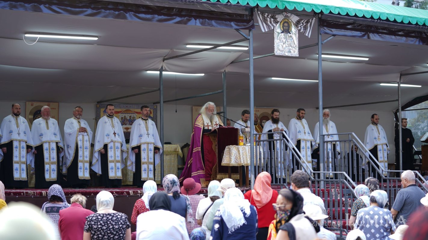 Taina Sfântului Maslu de obște la hramul Catedralei Arhiepiscopale din Suceava 175283