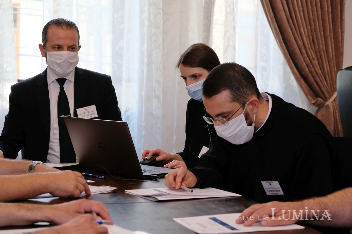 Evaluarea lucrărilor din concursul „Icoana ortodoxă - lumina credinţei” 175544