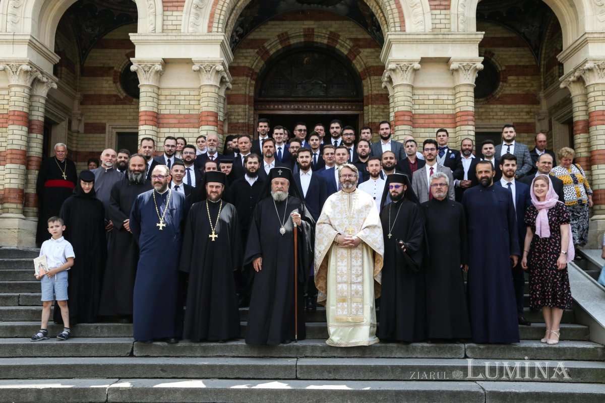 Absolvenţii Facultăţii de Teologie Ortodoxă din Sibiu au depus jurământul 176007