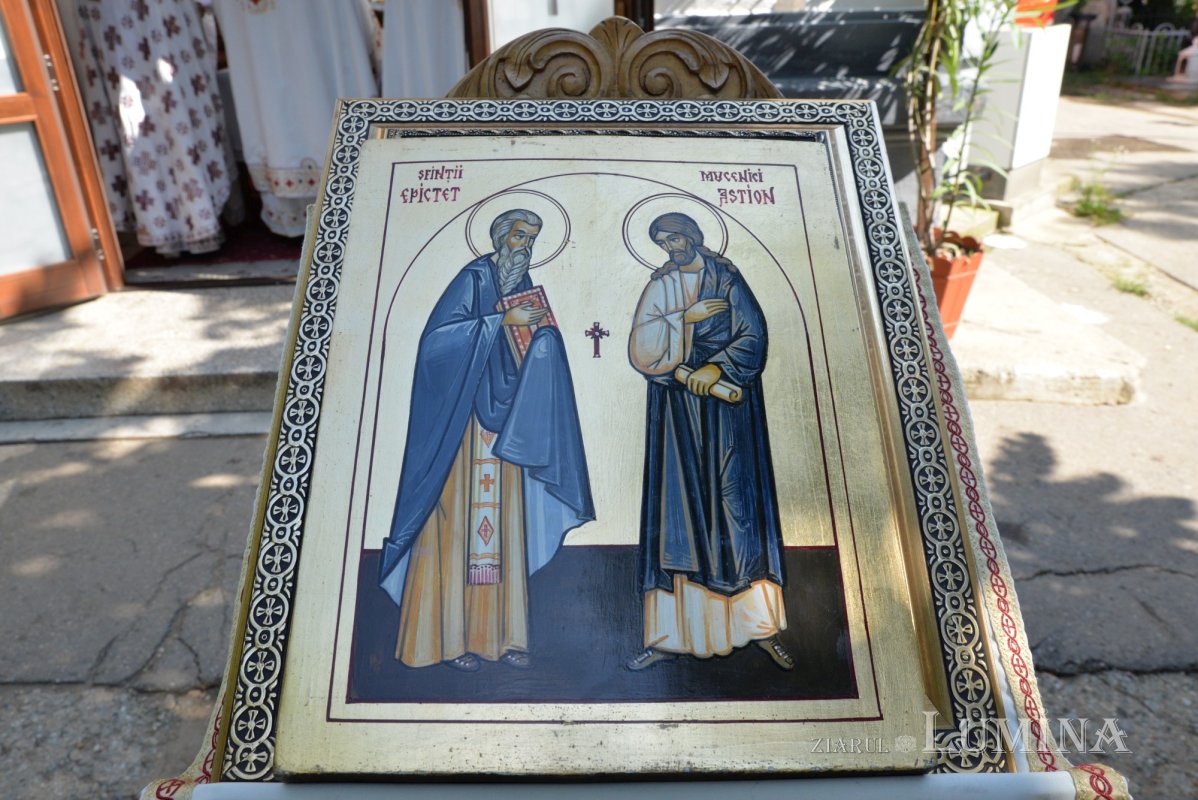 Capela cimitirului „Izvorul Nou” din Bucureşti şi-a cinstit ocrotitorii 176434