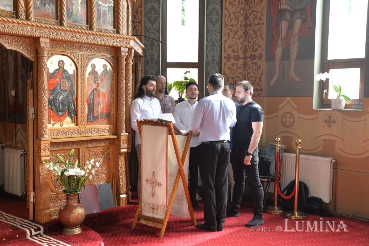 Capela cimitirului „Izvorul Nou” din Bucureşti şi-a cinstit ocrotitorii 176436