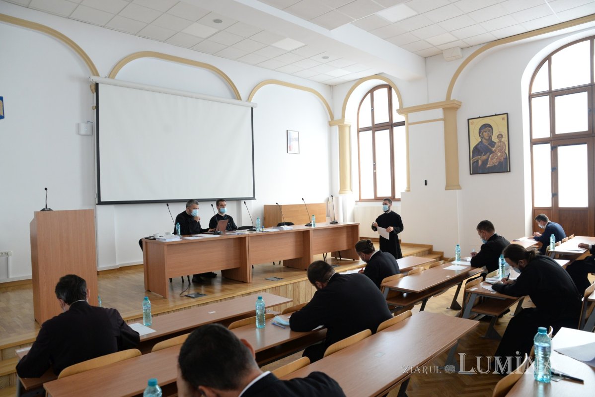 Examen pentru obținerea gradelor profesionale în preoție 176994
