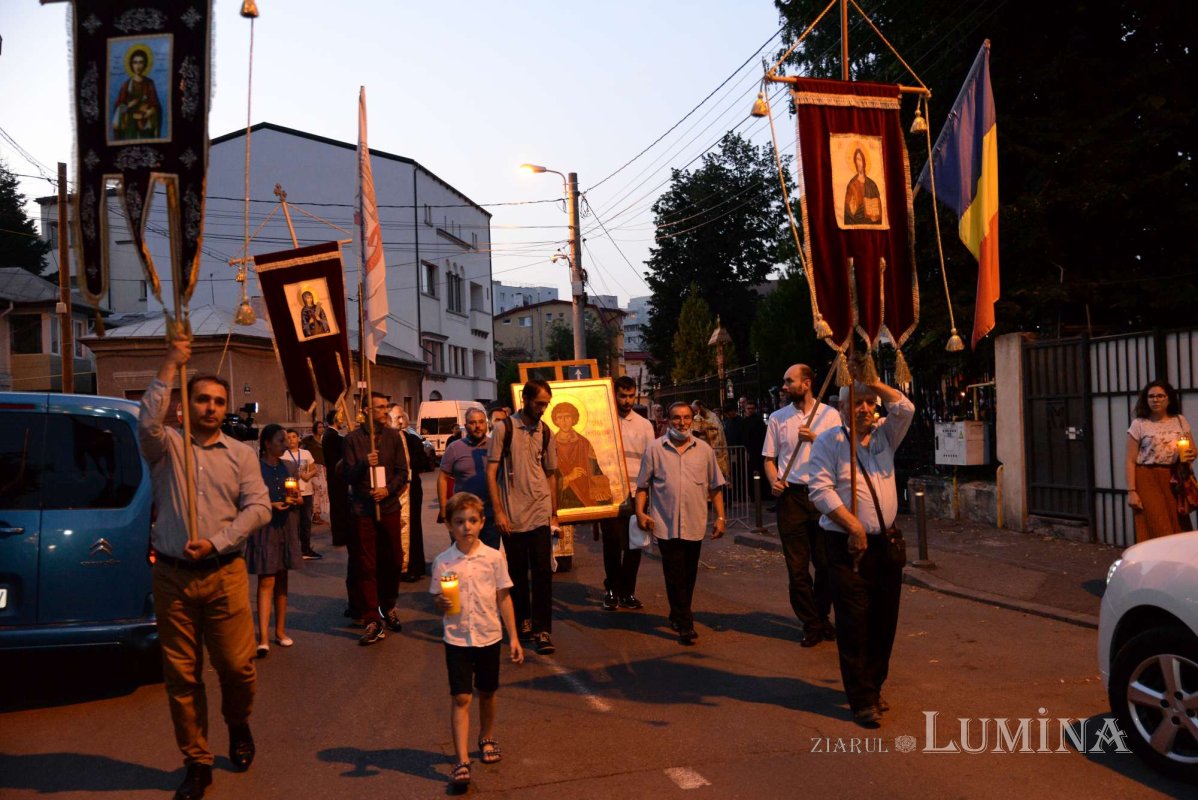 Procesiune de hram la Biserica „Sfântul Pantelimon”-Foişorul de Foc din București 178356