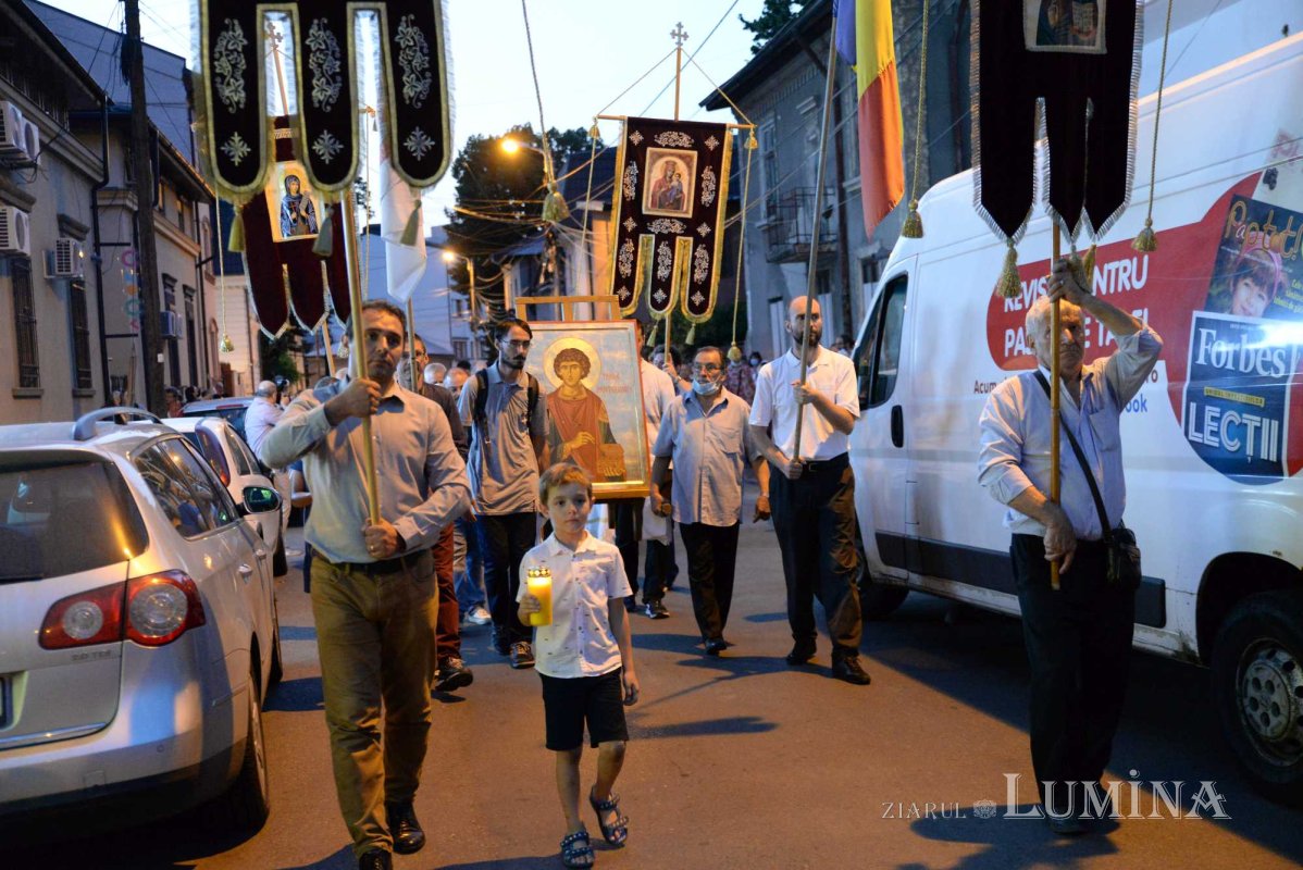 Procesiune de hram la Biserica „Sfântul Pantelimon”-Foişorul de Foc din București 178360