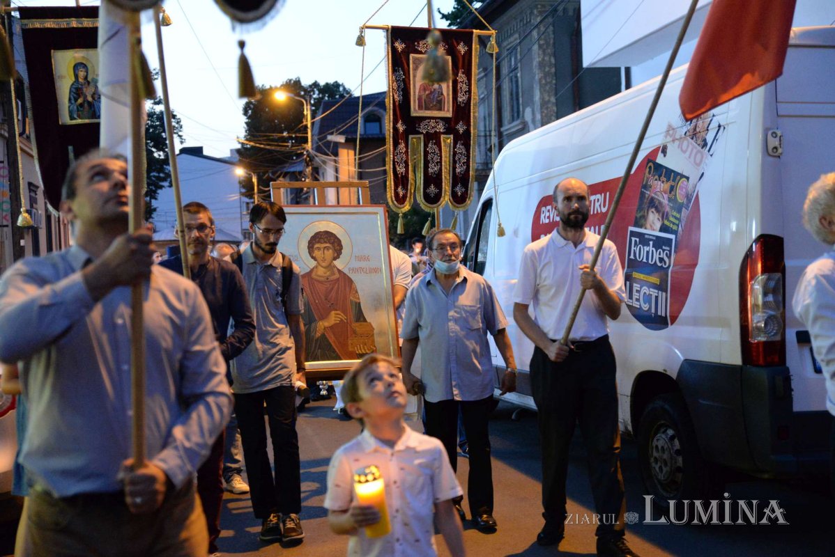 Procesiune de hram la Biserica „Sfântul Pantelimon”-Foişorul de Foc din București 178361